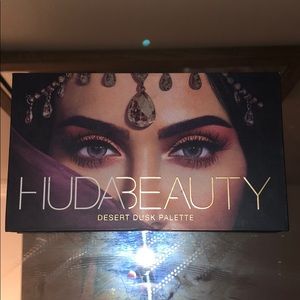 Huda Beauty Dessert Dusk Eyeshadow Palette